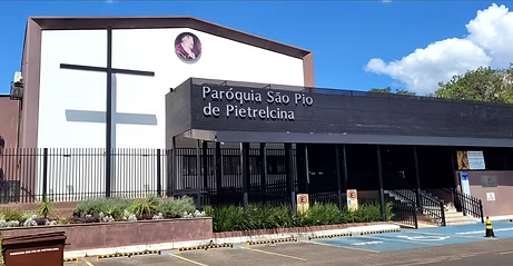 Fachada do templo atual da Paróquia São Pio de Pietrelcina em Brasília