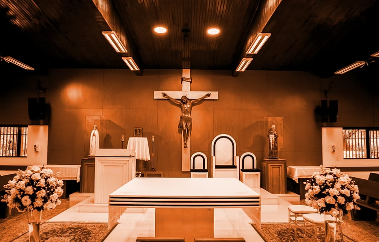 Interior do templo atual da Paróquia São Pio de Pietrelcina em Brasília